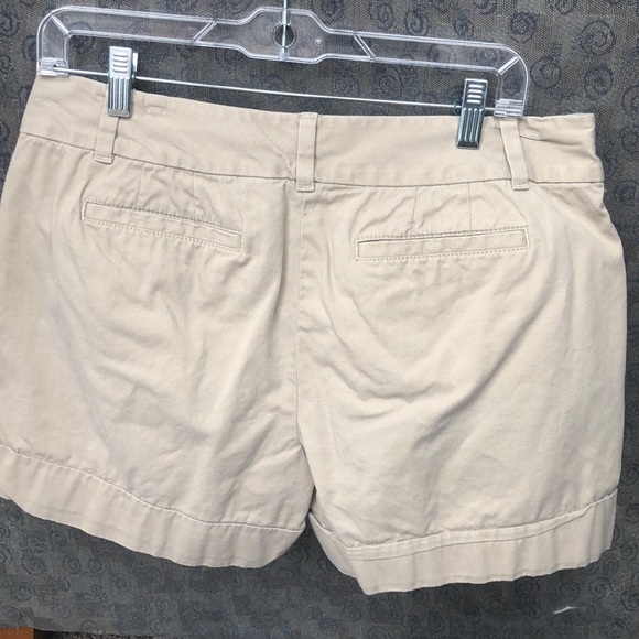 Ann Taylor Signature Shorts Khaki. Size 10 - Picture 3 of 4